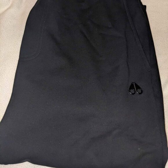 Moose knuckles match black hoodie and pants - Picture 3 of 4